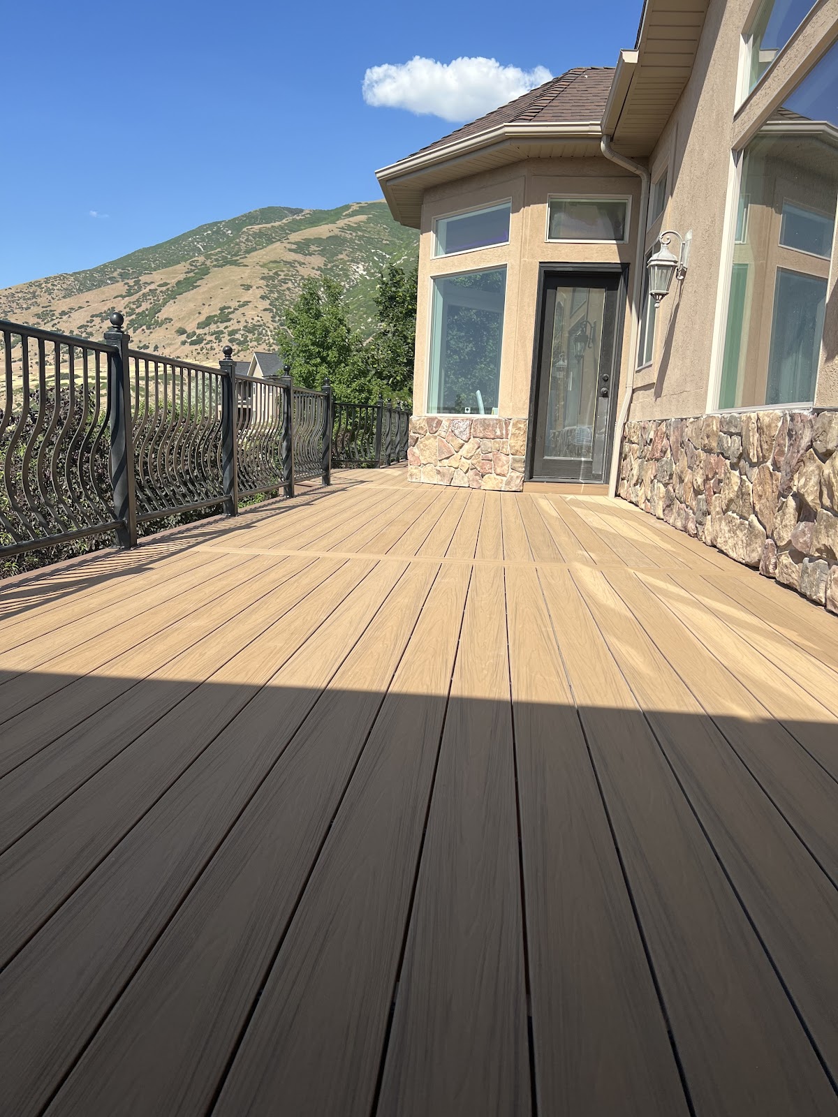 Pergolas deck by Z-Bolt Decks — photo from Pierre Yves Jullin