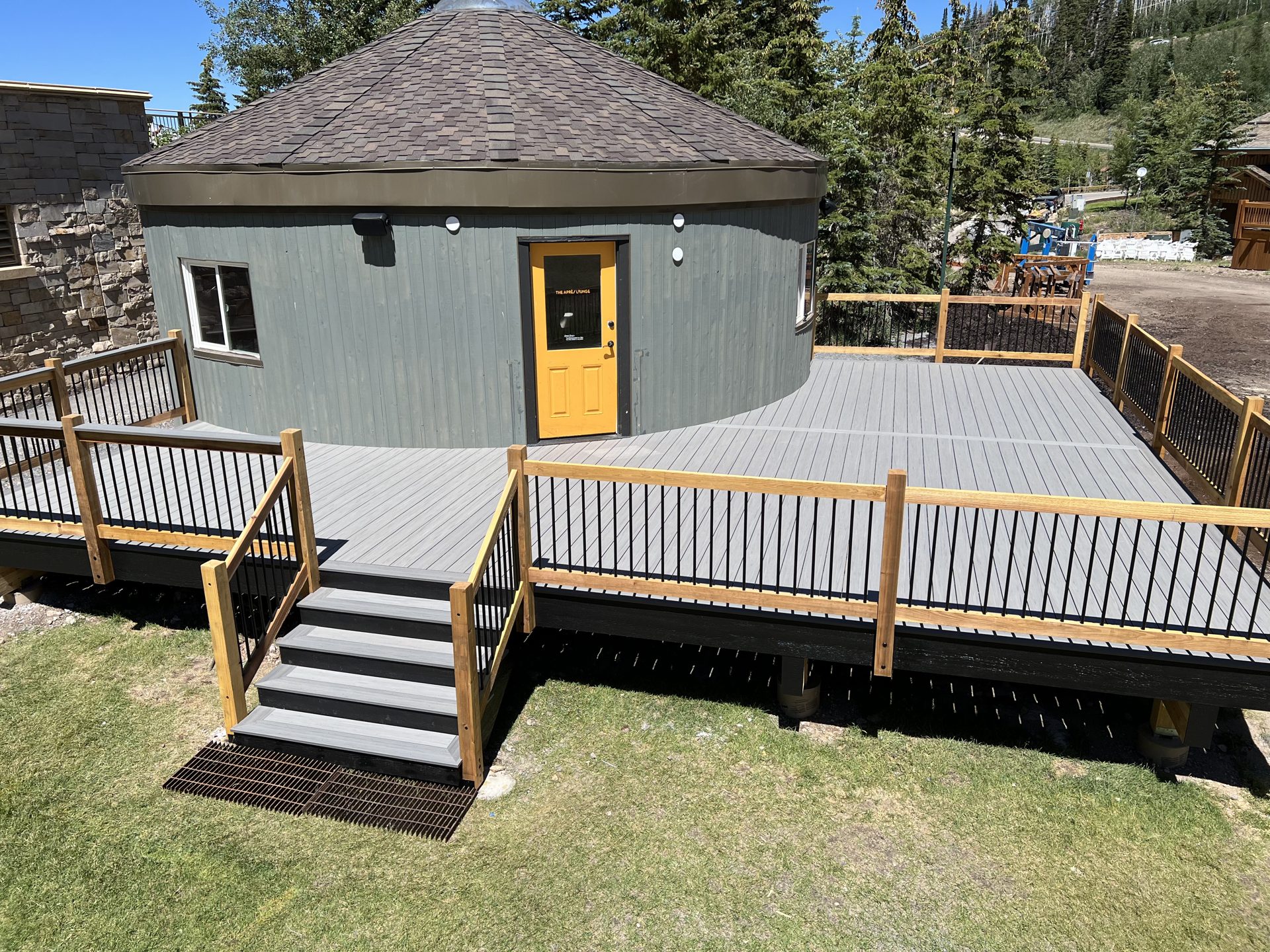 Custom deck built by Z-Bolt Decks in Utah County — project 4
